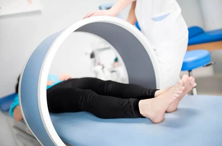 Pole magnetyczne w rehabilitacji - co to jest i jakie ma korzyści?
