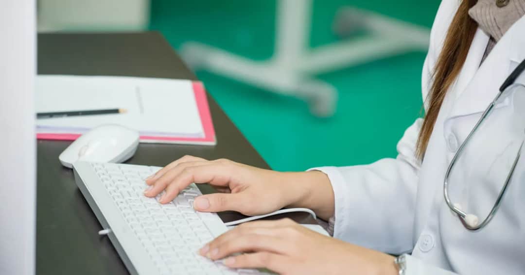 Czy lekarz rodzinny może wystawić skierowanie na rehabilitację? Sprawdź, jak to zrobić.